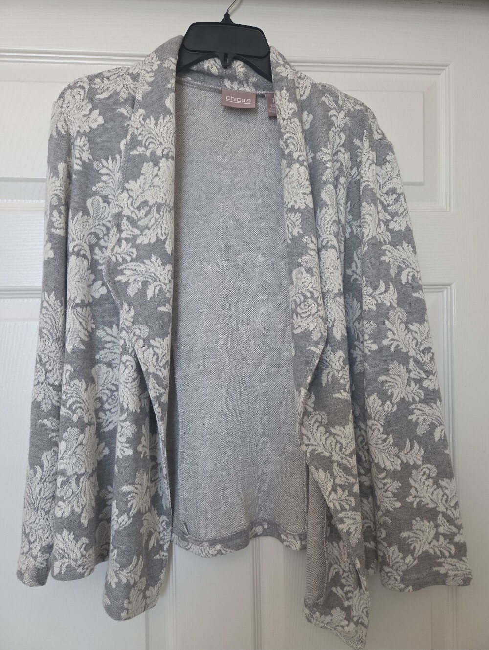 CHICO’S Gray White Floral Lightweight Cardigan Sweater Size Medium Chicos 1